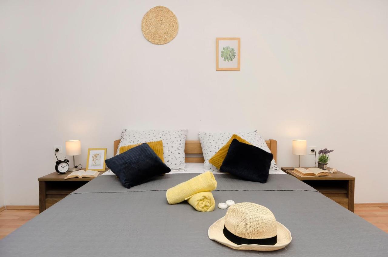 מורטר Apartments Ivana מראה חיצוני תמונה